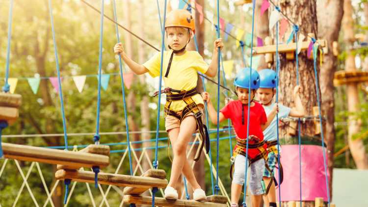 Avonturen en hoogtepark voor drie kinderen